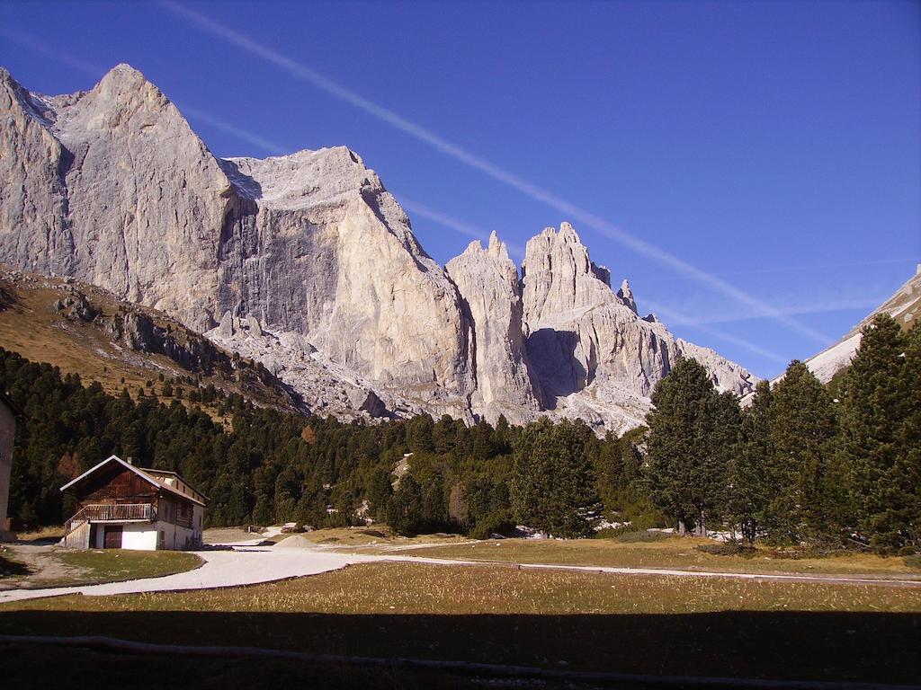 Отель Rifugio Gardeccia Hutte Поцца-ди-Фасса Экстерьер фото