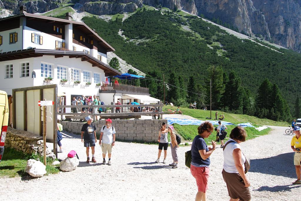 Отель Rifugio Gardeccia Hutte Поцца-ди-Фасса Экстерьер фото
